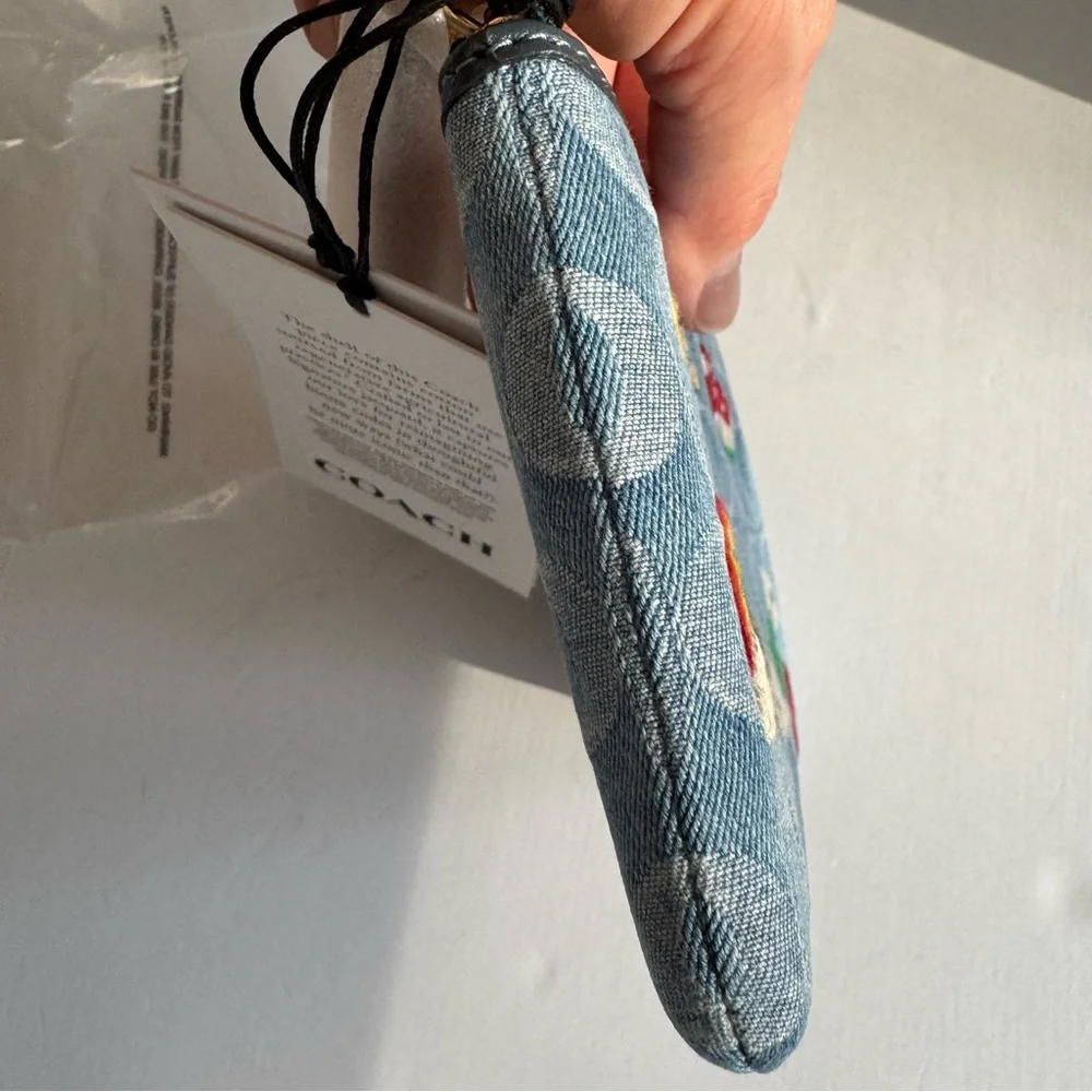 Coach CDF35 Corner Zip Wristlet Signature Denim Rainbow Indigo Multi NWT - Picture 9 of 16